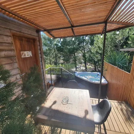 Les Jardins De L'oustal Дом отдыха *
